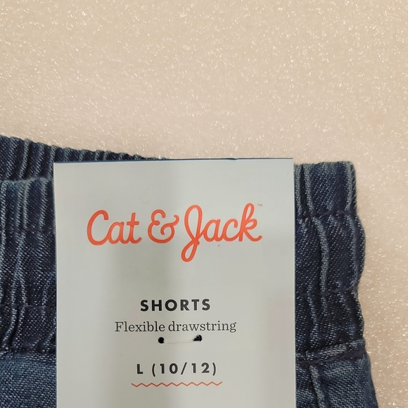 Shorts - Picture 3 of 3